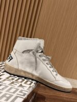 GOLDEN GOOSE
