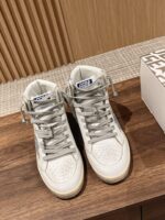 GOLDEN GOOSE