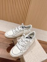 GOLDEN GOOSE