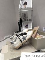 GOLDEN GOOSE