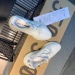 YEEZY BOOST 350 V2