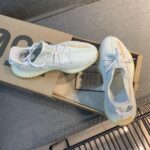 YEEZY BOOST 350 V2