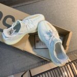 YEEZY BOOST 350 V2